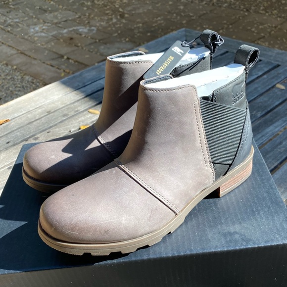 NWT Sorel Emelie Chelsea Boot - Picture 5 of 14